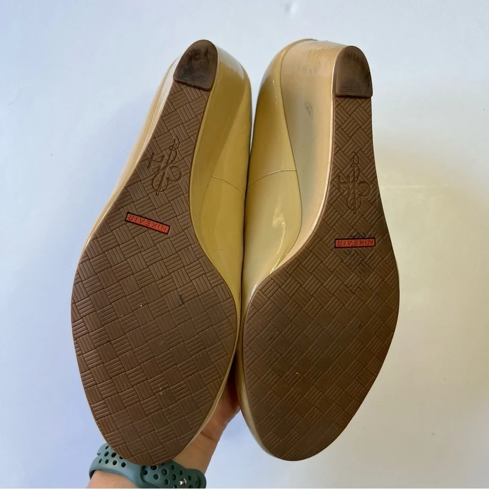 Cole Haan Nude Closed Toe Wedge Heel Shoes 7.5